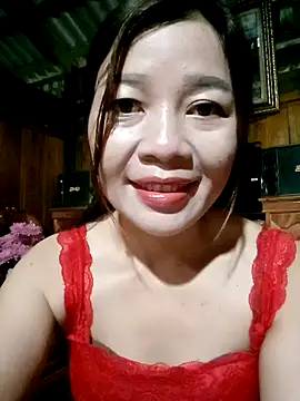 Yiyi102300 online show from May 3, 2026, 10:57 pm