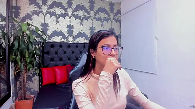 Emily Lopera online show from April 30, 2026, 2:46 pm