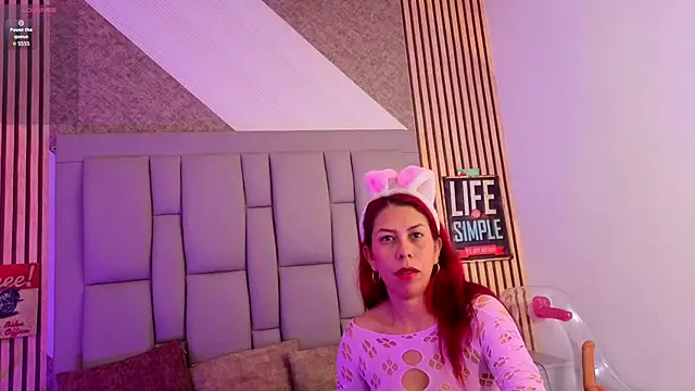  karlaruso online show from April 27, 2026, 12:03 pm