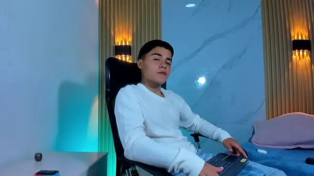 Liam Dustin online show from April 25, 2026, 1:52 am