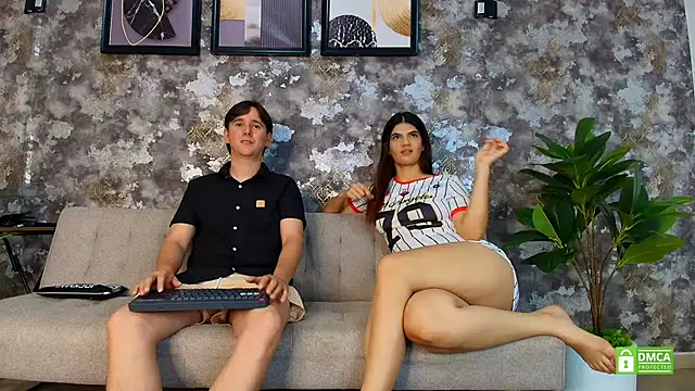 Snapshot of Mariana_and_Ronny chatting on June 22, 2026, 4:53 am Mariana and Ronny online show from June 22, 2026, 4:53 am