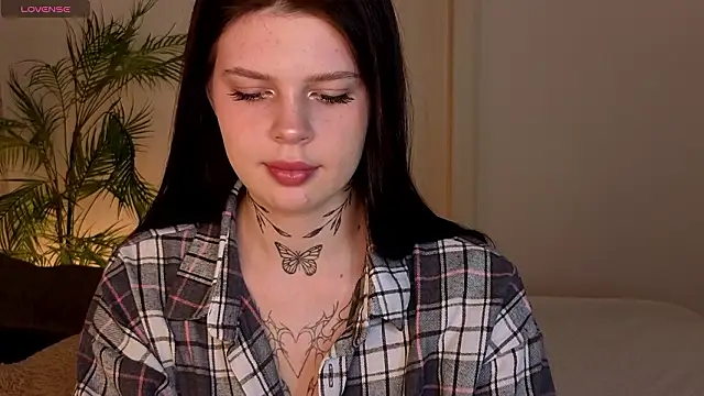 ButterflyElina online show from March 17, 2026, 9:18 pm