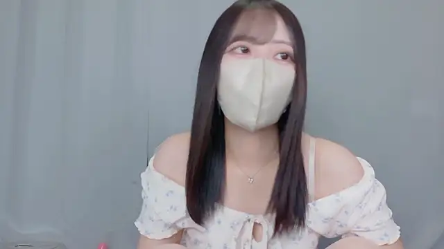 Snapshot of Sakura_sweety_ chatting on July 18, 2026, 1:36 am Sakura sweety online show from July 18, 2026, 1:36 am