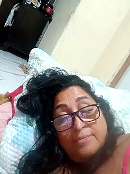 Snapshot of ianaellem chatting on April 16, 2026, 2:45 am ianaellem online show from April 16, 2026, 2:45 am