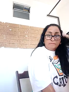 Snapshot of ianaellem chatting on April 2, 2026, 5:08 pm ianaellem online show from April 2, 2026, 5:08 pm