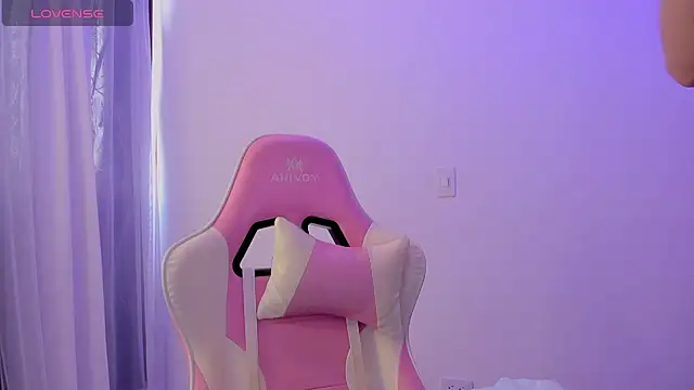 KittyFeet1 online show from April 28, 2026, 6:01 pm