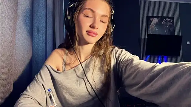 Veluxe online show from March 15, 2026, 12:23 pm