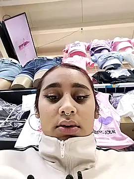 Mia skyy18 online show from August 5, 2026, 3:06 pm