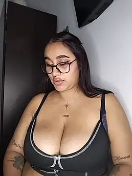 Mia skyy18 online show from August 6, 2026, 3:12 am