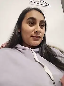 Snapshot of Mia_skyy18 chatting on May 15, 2026, 2:31 am Mia skyy18 online show from May 15, 2026, 2:31 am
