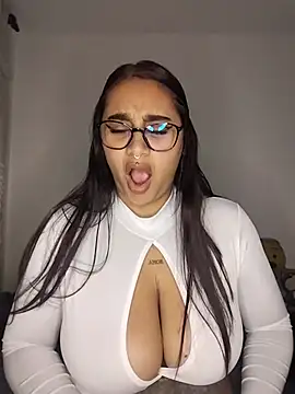 Mia skyy18 online show from July 23, 2026, 11:55 pm