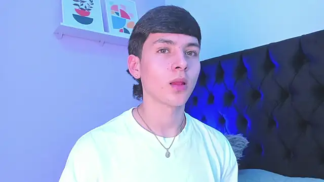 Andrew restrepoo online show from June 19, 2026, 9:42 pm