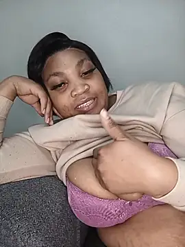 BeverlyQueen15 online show from May 30, 2026, 9:42 pm