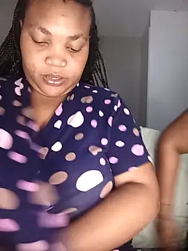 BeverlyQueen15 online show from April 13, 2026, 11:31 pm