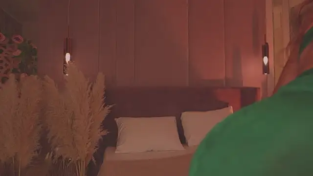 SerenaWest  online show from April 10, 2026, 5:53 pm