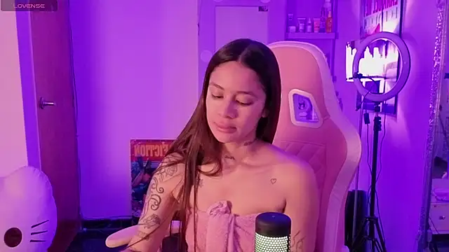 Oliviasims online show from April 29, 2026, 8:26 pm