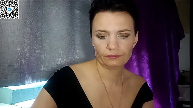 HotMamaQueen234 online show from July 7, 2026, 1:36 pm