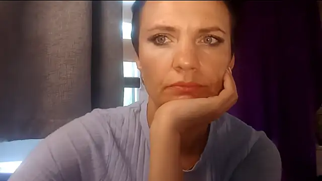 HotMamaQueen234 online show from August 7, 2026, 10:32 am
