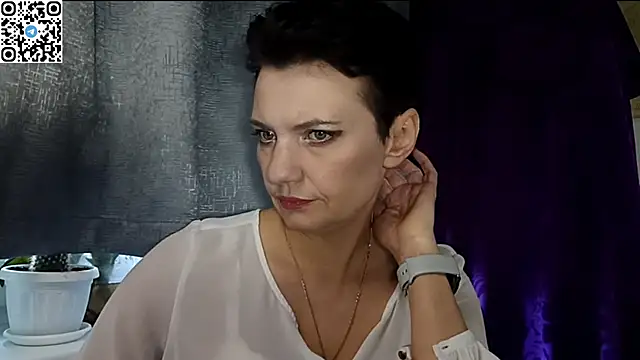 HotMamaQueen234 online show from May 11, 2026, 1:12 pm