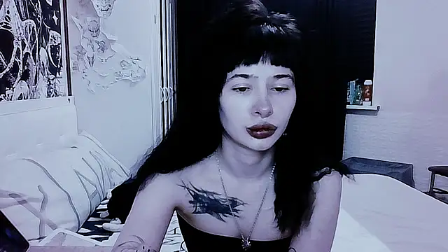 AllisonDeetz online show from June 14, 2026, 7:48 pm
