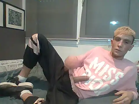 Snapshot of victororange chatting on March 16, 2026, 3:04 pm victororange online show from March 16, 2026, 3:04 pm