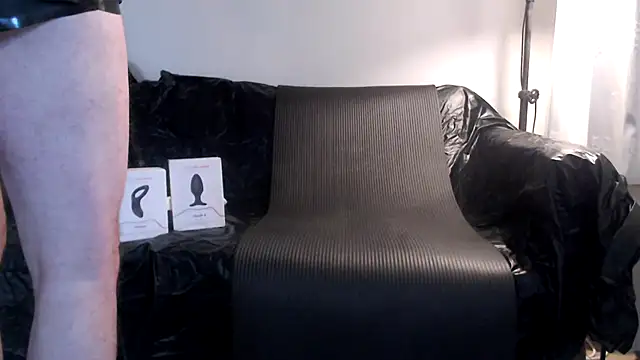latexslaveboy online show from May 26, 2026, 7:45 pm