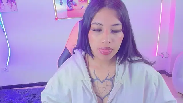 AryahMoonn online show from May 8, 2026, 4:05 am