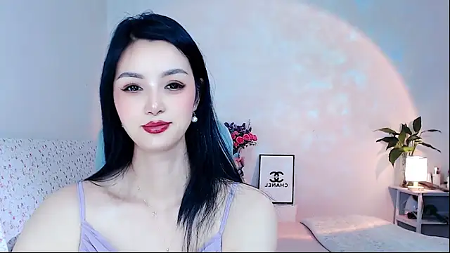 Evelyn-007 online show from April 18, 2026, 1:57 pm