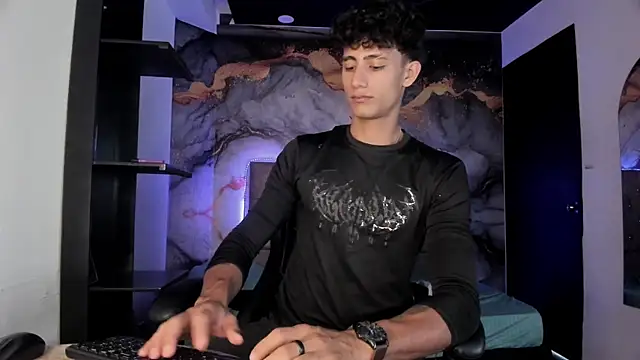 MaxiimoRomano  online show from May 11, 2026, 2:45 pm