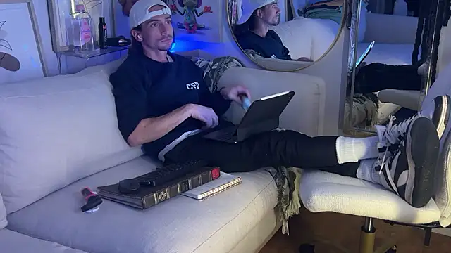 Snapshot of DylanBrook chatting on April 7, 2026, 6:04 am DylanBrook online show from April 7, 2026, 6:04 am