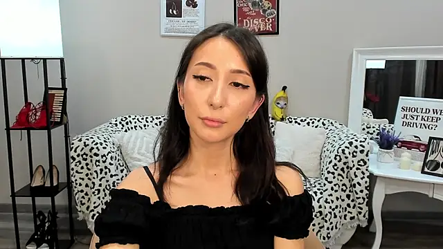 DanaRoges online show from May 13, 2026, 6:37 pm