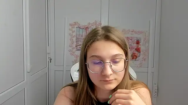 Mia kristal online show from June 18, 2026, 9:08 am
