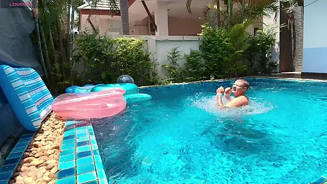 Snapshot of Rosy_Aleks chatting on April 3, 2026, 5:47 am Rosy Aleks online show from April 3, 2026, 5:47 am