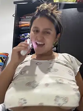 rafaella stefano online show from May 31, 2026, 11:27 pm