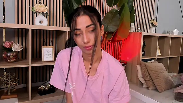 TiaCyrrus online show from May 27, 2026, 2:24 pm