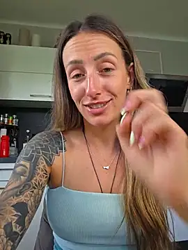 NicoleKaiser online show from June 1, 2026, 10:37 am