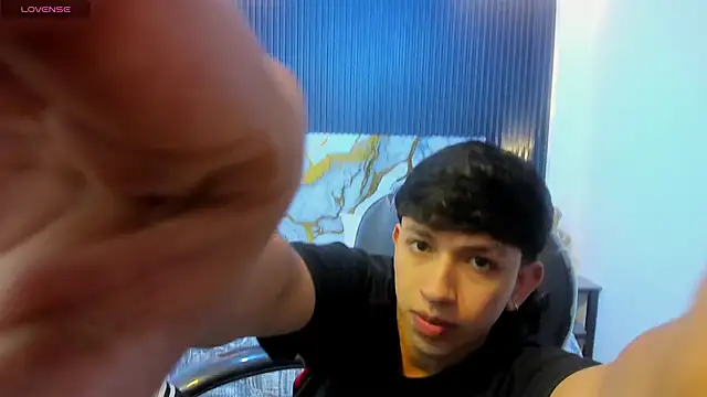 Snapshot of AdrianFranko chatting on June 3, 2026, 2:33 pm AdrianFranko online show from June 3, 2026, 2:33 pm