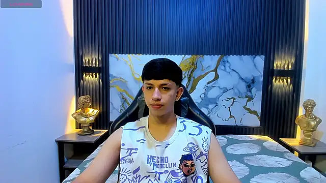 Snapshot of AdrianFranko chatting on June 5, 2026, 1:28 pm AdrianFranko online show from June 5, 2026, 1:28 pm
