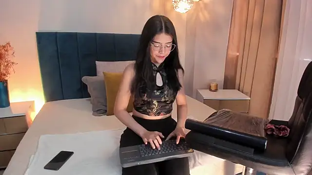 AnnieBlluee online show from May 2, 2026, 12:54 pm