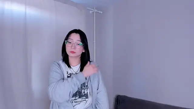 emi okado online show from March 19, 2026, 9:20 am