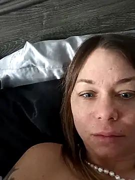 Couple qc online show from March 28, 2026, 2:07 pm