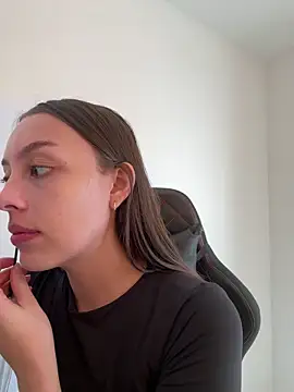 Lauren Storm online show from May 28, 2026, 3:18 pm