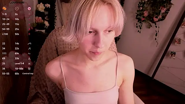 Snapshot of holyedward chatting on March 18, 2026, 2:08 pm holyedward online show from March 18, 2026, 2:08 pm