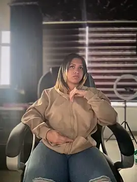 Laila LS online show from March 18, 2026, 1:35 pm