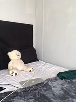 queenpalky online show from March 19, 2026, 1:44 pm