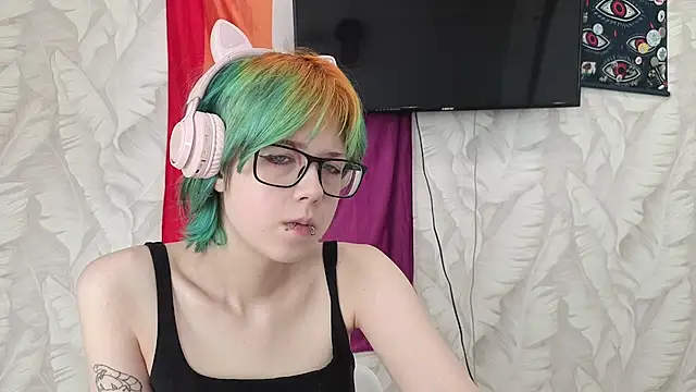 LittleKittenStar online show from June 7, 2026, 12:43 pm