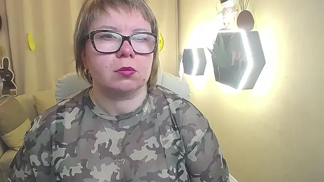 Snapshot of BonnnyBoobsy chatting on April 13, 2026, 5:55 am BonnnyBoobsy online show from April 13, 2026, 5:55 am