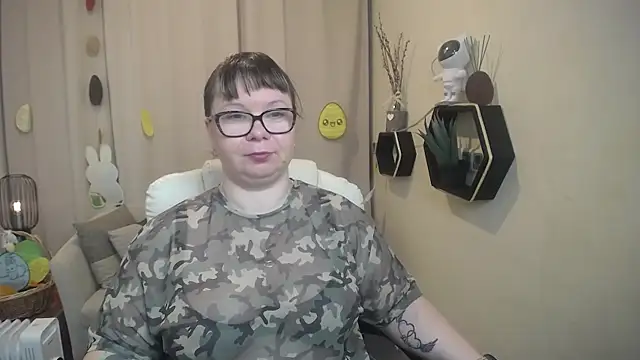 Snapshot of BonnnyBoobsy chatting on April 6, 2026, 5:52 am BonnnyBoobsy online show from April 6, 2026, 5:52 am