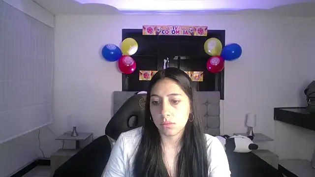 Melannyy V online show from June 19, 2026, 12:44 pm