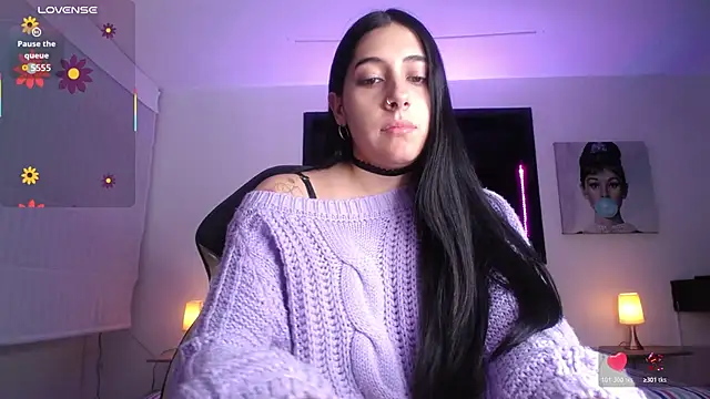 Melannyy V online show from April 30, 2026, 9:19 pm